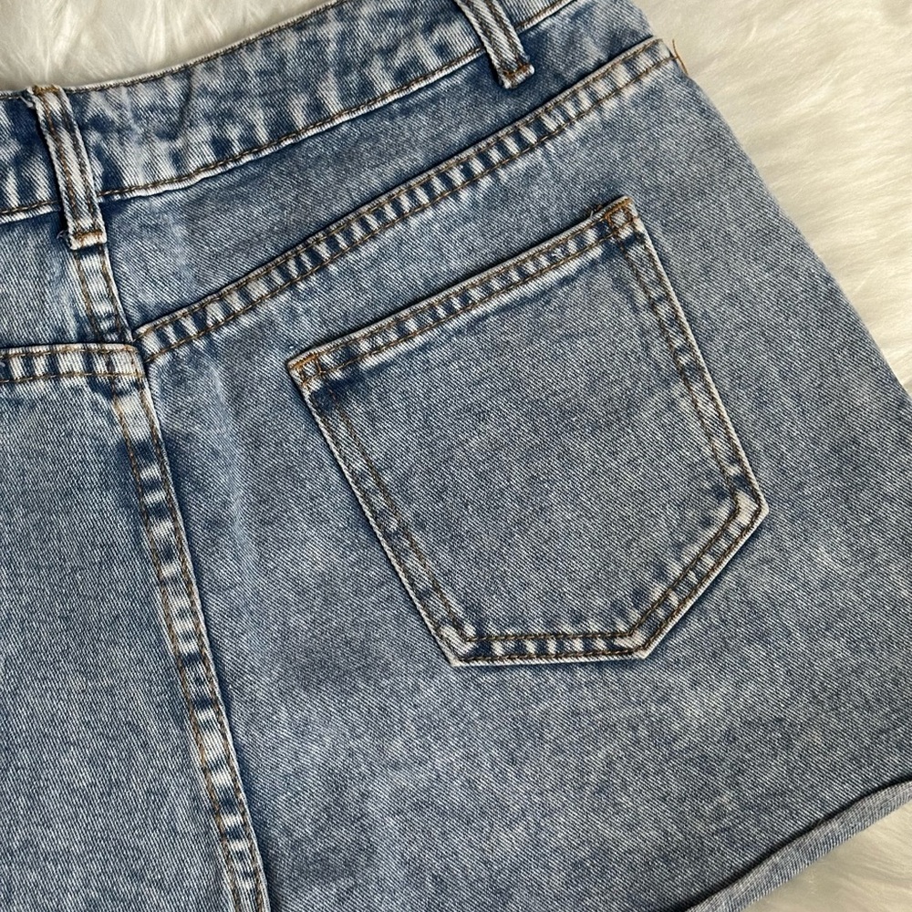 Embroidered Floral Denim Shorts - Light Blue - Picture 6 of 6